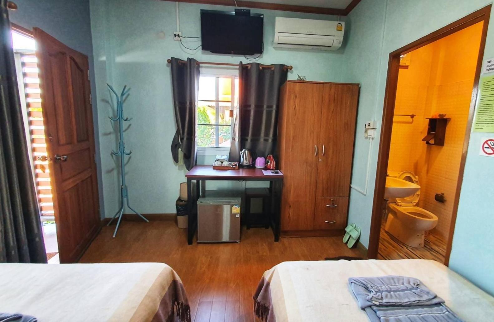 Ruen Thai Ban Rim Nam Kamphaeng Phet Extérieur photo