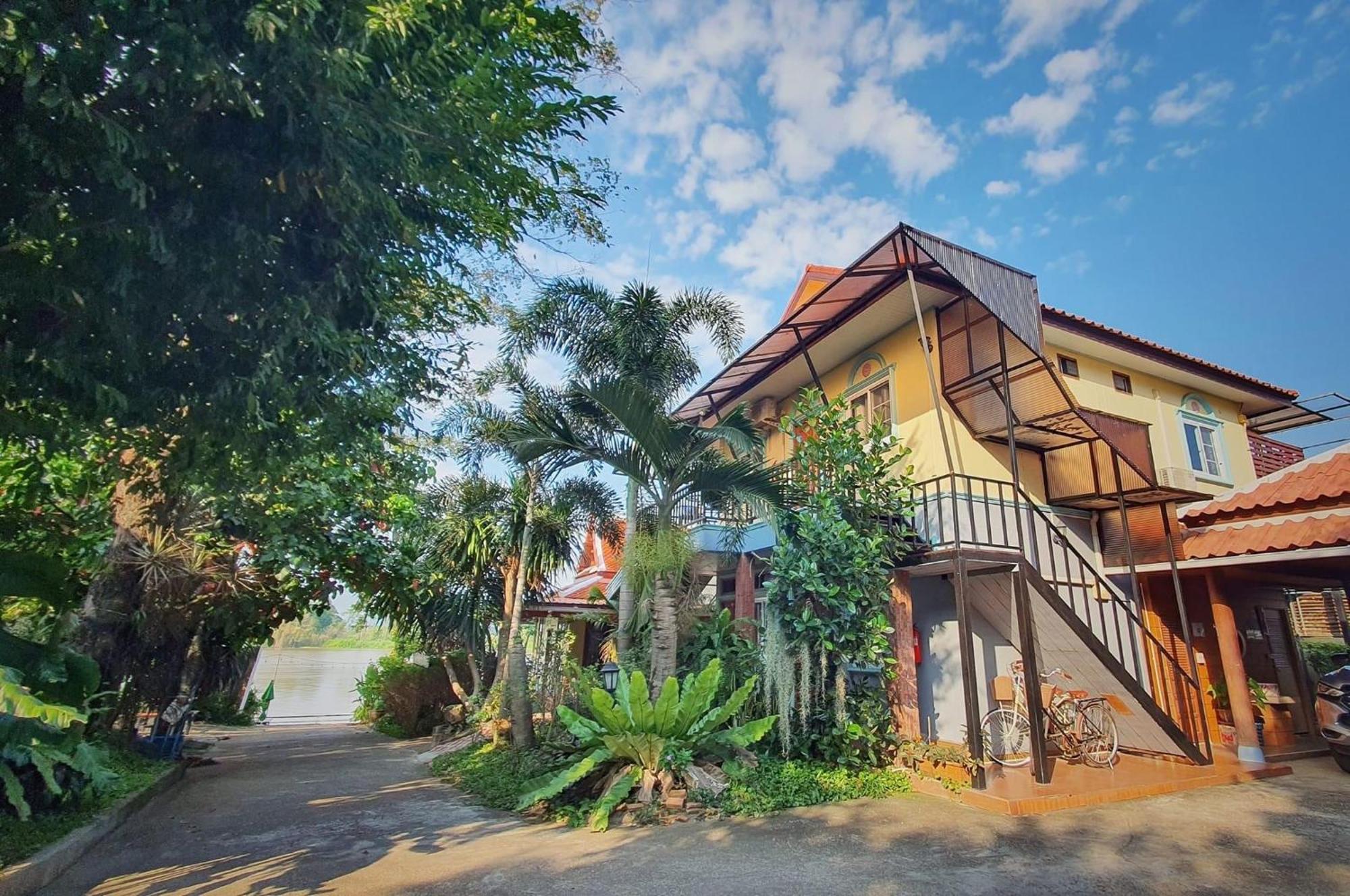 Ruen Thai Ban Rim Nam Kamphaeng Phet Extérieur photo