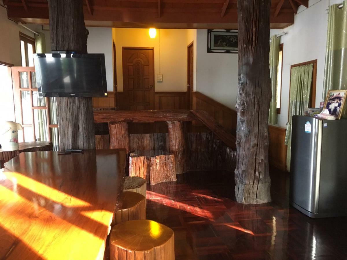 Ruen Thai Ban Rim Nam Kamphaeng Phet Extérieur photo