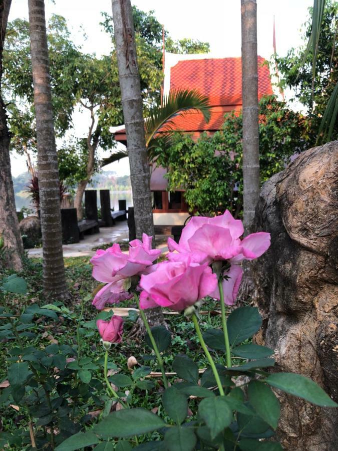 Ruen Thai Ban Rim Nam Kamphaeng Phet Extérieur photo
