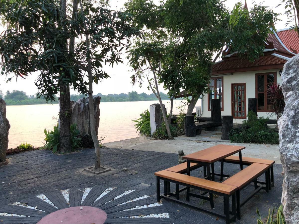 Ruen Thai Ban Rim Nam Kamphaeng Phet Extérieur photo