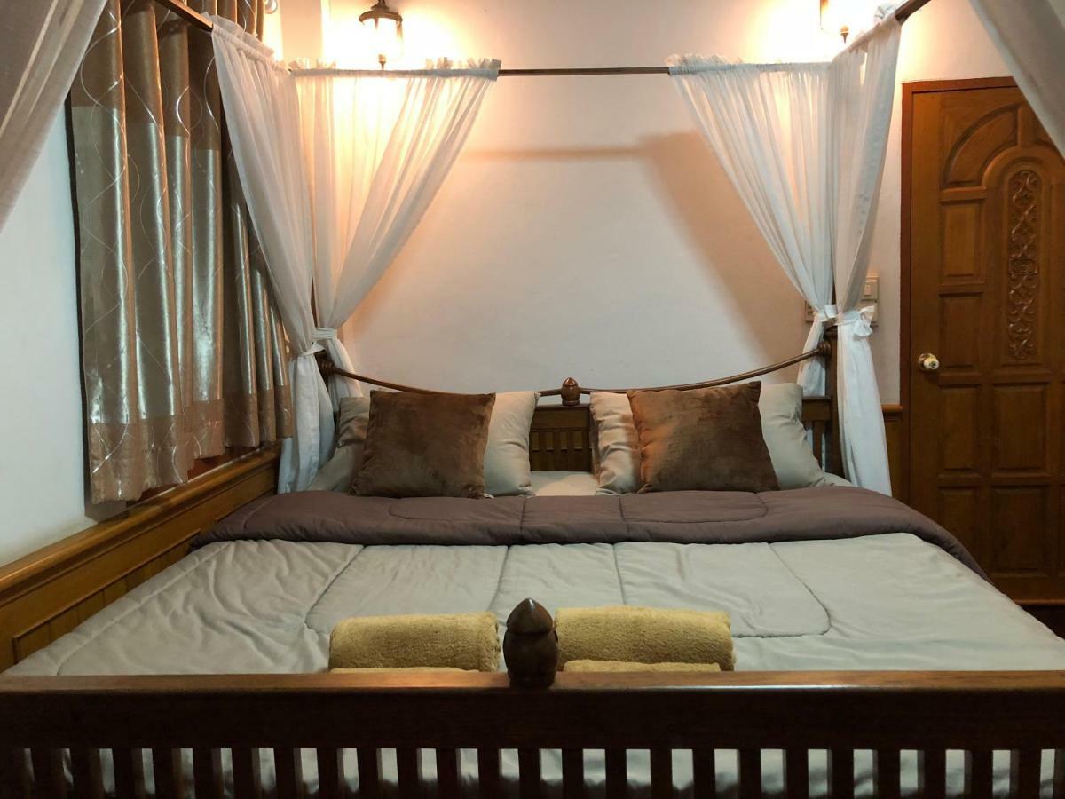 Ruen Thai Ban Rim Nam Kamphaeng Phet Extérieur photo