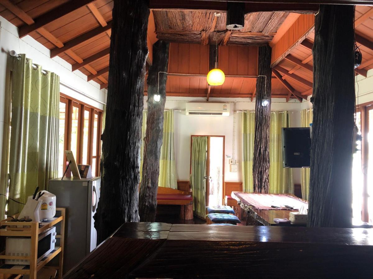 Ruen Thai Ban Rim Nam Kamphaeng Phet Extérieur photo
